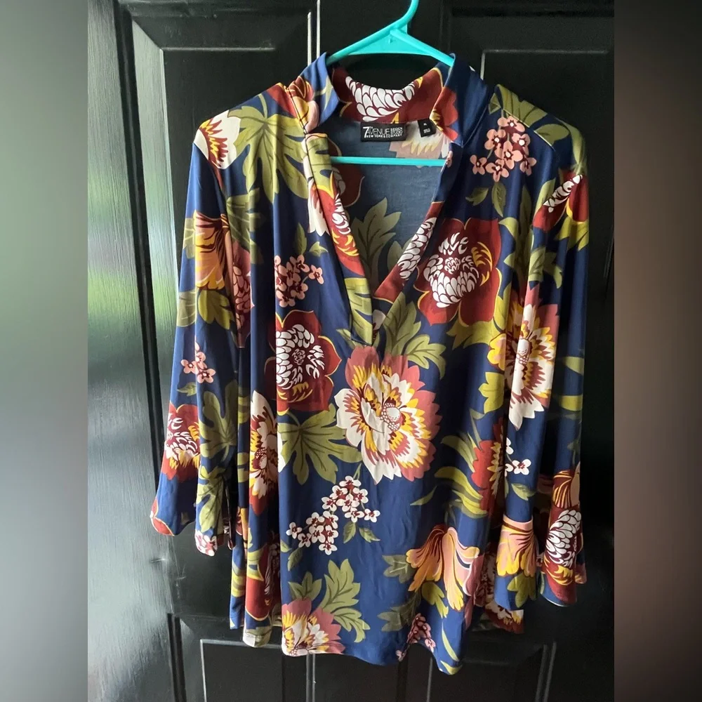 LIKE NEW NY&Company 7th Avenue  Floral Blouse with 3/4 Bell Sleeves - Sz XL